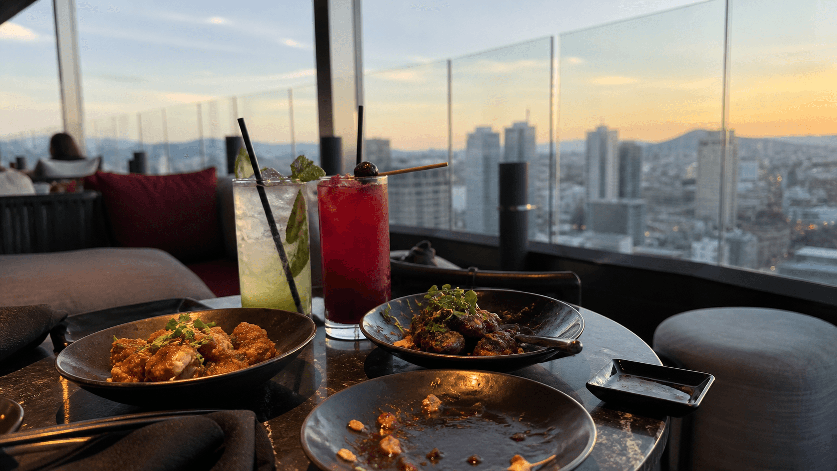 Cityscape San Francisco - Rooftop lounge with sunset dining setup