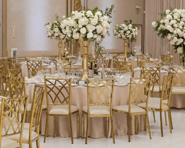 Luxury-wedding-reception-tables-with-blush-floral-arrangements-and-gold-decor.png