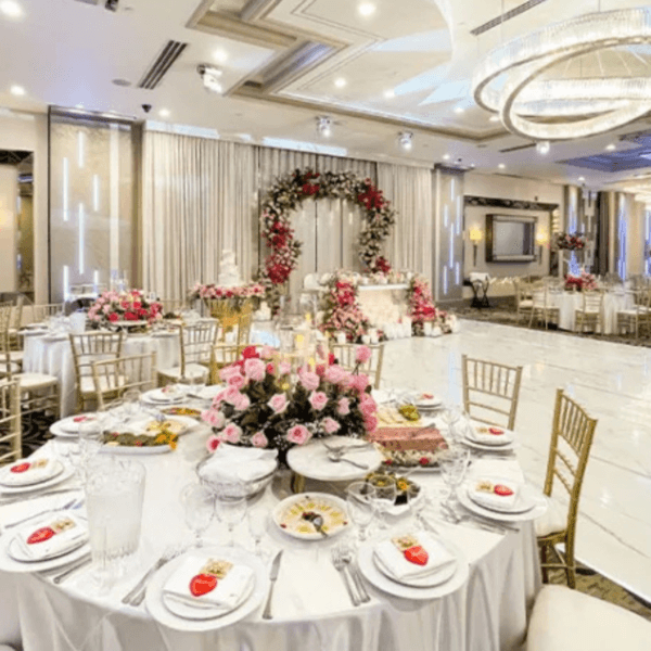 Romantic-wedding-reception-with-floral-decor-and-spacious-dance-floor-at-Banquet-Halls-LA.png